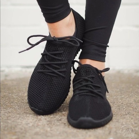 HP! 1 LEFT! Darby Perforated Slip On Sneakers Mesh - Picture 2 of 7
